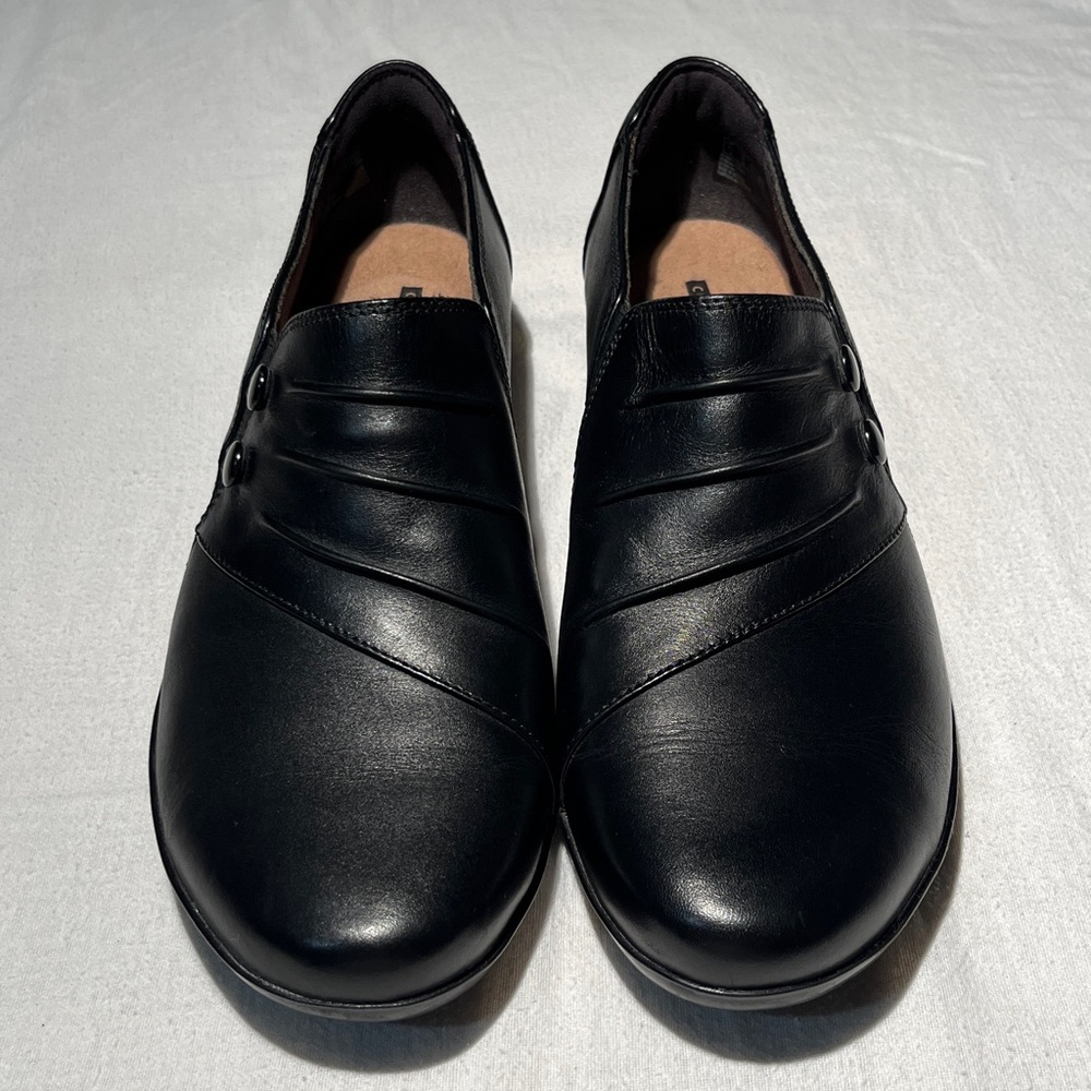 Clarks Everlay ROMY Black Slip-On Leather Loafers - Size 9